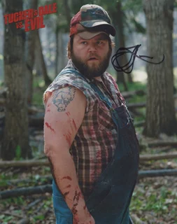 Tyler Labine autograph