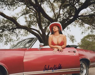 Amber Fields autograph