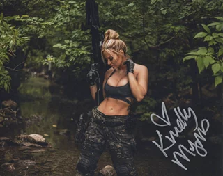 Kindly Myers autograph