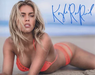 Kayla Rae Reid autograph