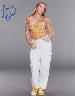 Lainey Reid autograph
