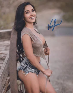 Vanessa Serros autograph