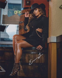 Elektra Lopez autograph