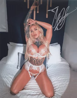 Christina Savoy autograph