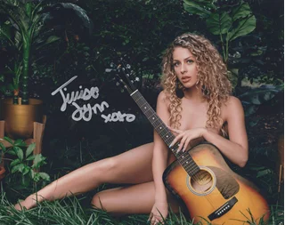 Jillisa Lynn autograph
