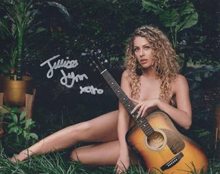 Jillisa Lynn autograph