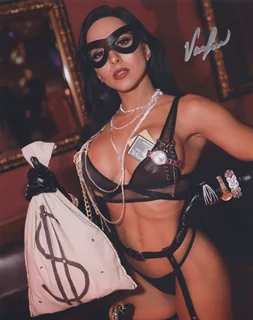 Vanessa Serros autograph