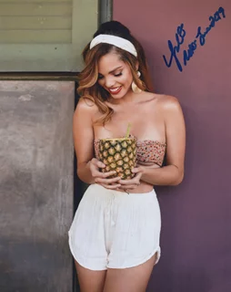 Yoli Lara autograph