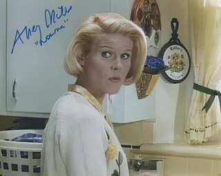 Alley Mills autograph