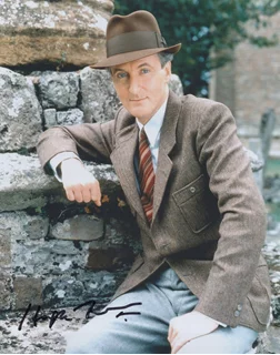 Hugh Fraser autograph
