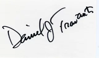 Daniel J. Travanti autograph