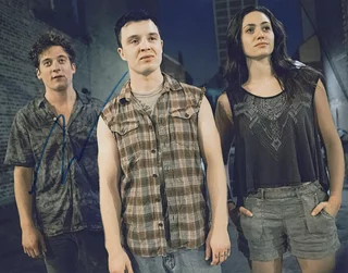 Jeremy Allen  White autograph