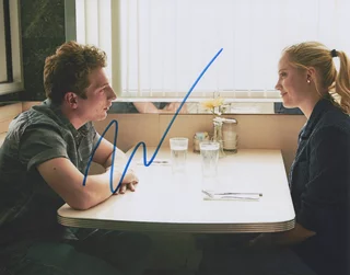 Jeremy Allen  White autograph