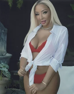 Natalia Davis autograph