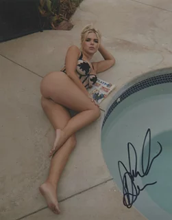 Sarah Donna autograph