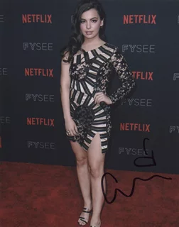 Isabella Gomez autograph