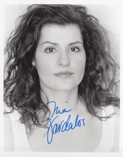 Nia Vardalos autograph