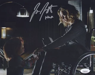 Fiona Dourif autograph