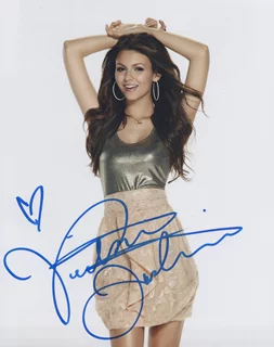 Victoria Justice autograph