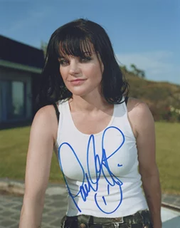 Pauley Perrette autograph