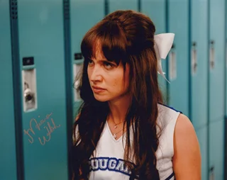 Maiara Walsh autograph