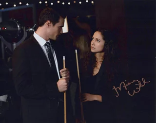 Maiara Walsh autograph