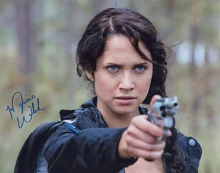 Maiara Walsh autograph