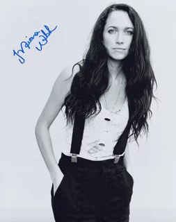 Maiara Walsh autograph