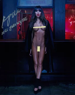 Brittny Ward autograph
