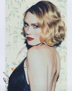 Clare Grant autograph