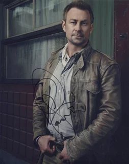 Grant Bowler autograph