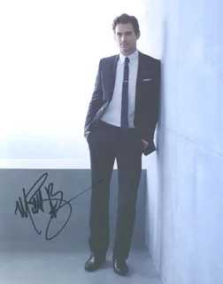 Matthew Bomer autograph