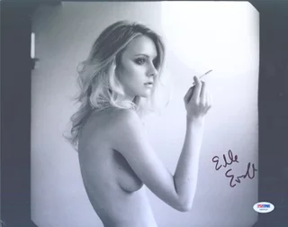 Elle Evans autograph