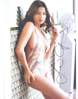 Jessica Gomes autograph