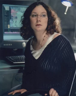 Sara Gilbert autograph