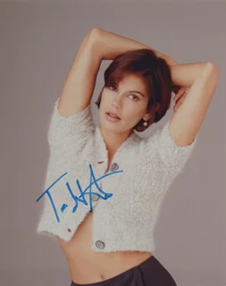 Teri Hatcher autograph