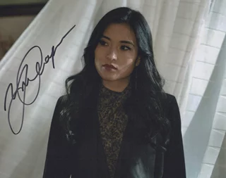 Yvonne Chapman autograph