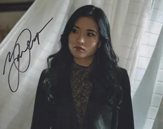 Yvonne Chapman autograph