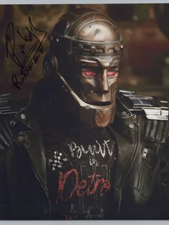 Riley Shanahan autograph