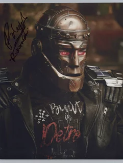 Riley Shanahan autograph