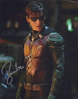 Brenton Thwaites autograph