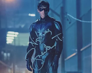 Brenton Thwaites autograph