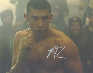 Archie Renaux autograph