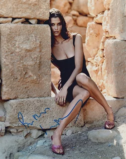 Bridget Moynahan autograph