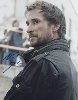 Noah Wyle autograph