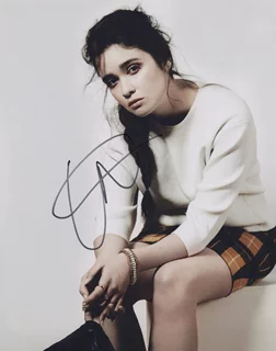 Alice Englert autograph