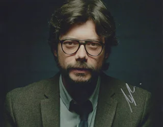 Alvaro Morte autograph