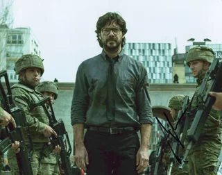 Alvaro Morte autograph