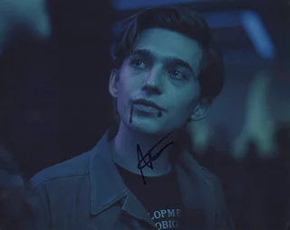 Austin Abrams autograph