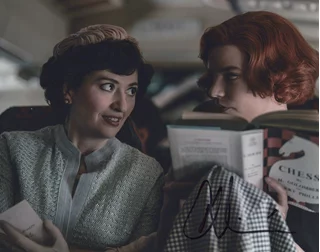 Chloe Pirrie autograph